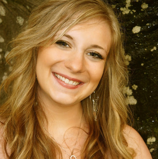Julianne Rowe Photo 8