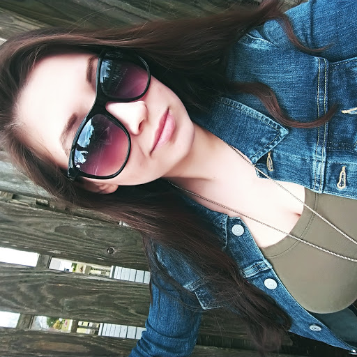 Courtney Roberts Photo 10
