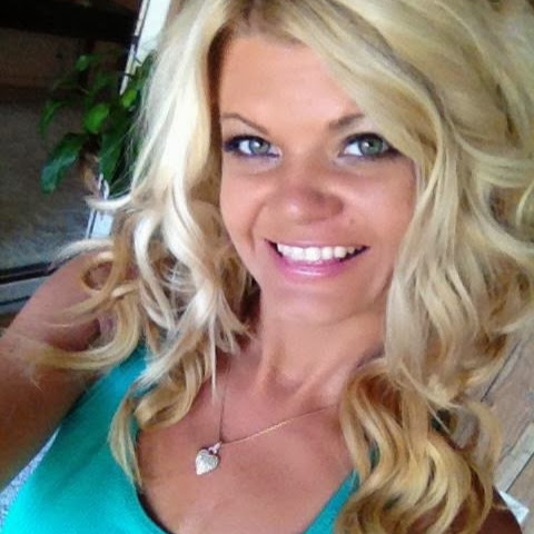 Kelly Holloway Photo 32