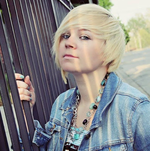 Annie Lester Photo 28