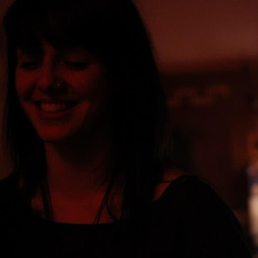 Louise Gibbs Photo 33