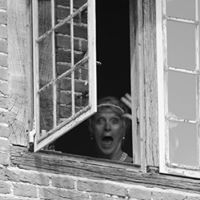 Michelle Ackers Photo 4