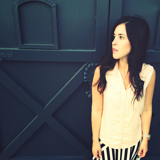Victoria Ellis Photo 16