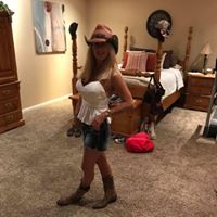 Anna Combs Photo 17