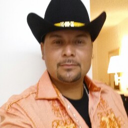Roberto Castaneda Photo 11