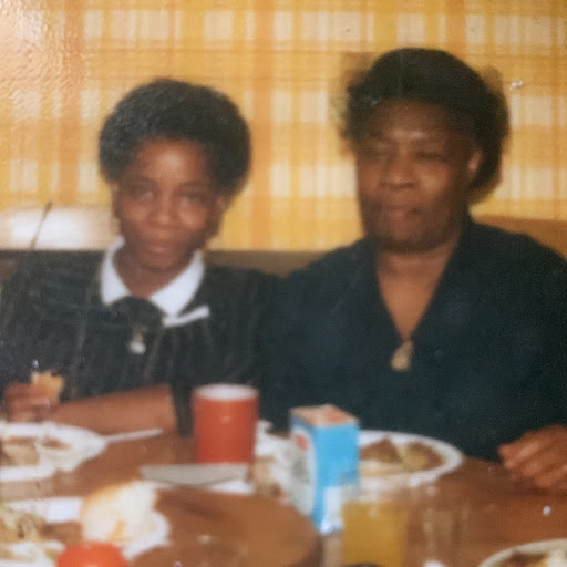 Gloria White Photo 38