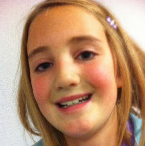 Clara Thompson Photo 32