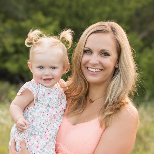 Kelli Hansen Photo 45