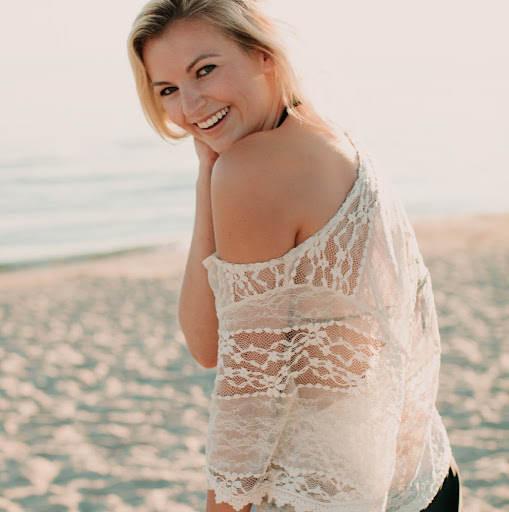 Stephanie Hamilton Photo 24