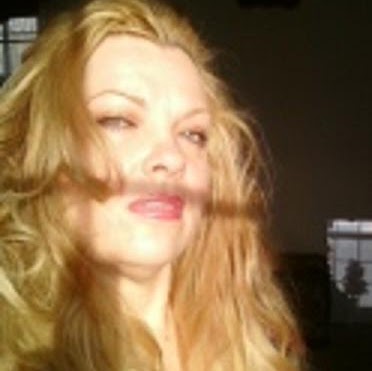 Angelina Thompson Photo 10