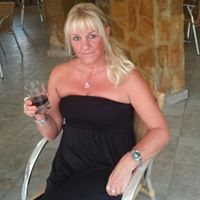Lorraine Hughes Photo 17