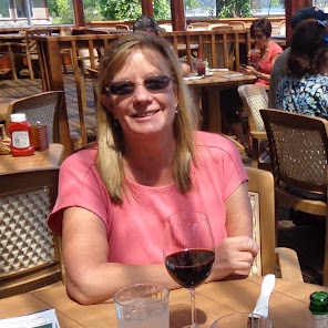 Lori Hartmann Photo 4