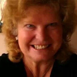 Julie Shaw Photo 34