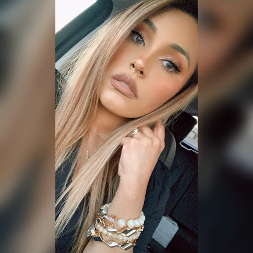 Victoria Garza Photo 12