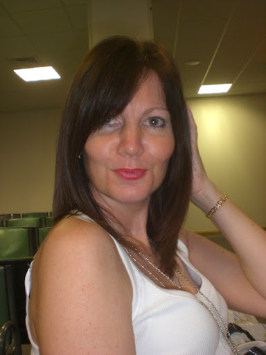 Julie Winter Photo 37