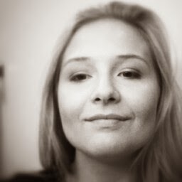 Emily Drake Photo 14