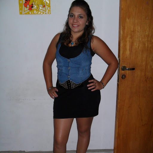 Veronica Bustos Photo 15