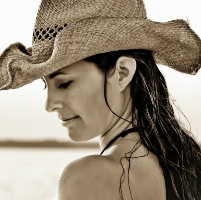 Christina Woods Photo 37