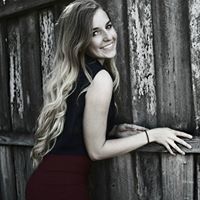 Alison Logan Photo 5