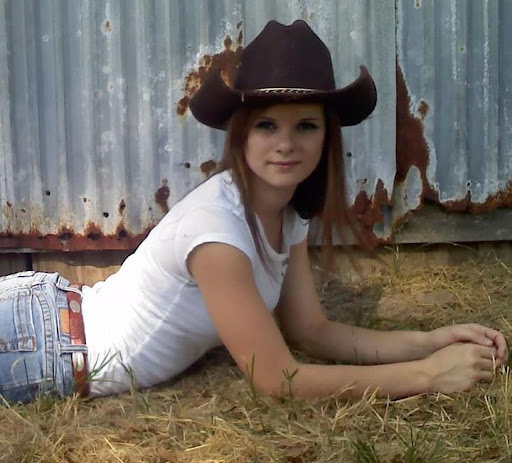 Laurie Sanders Photo 42