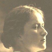 Emily Thompson Photo 19
