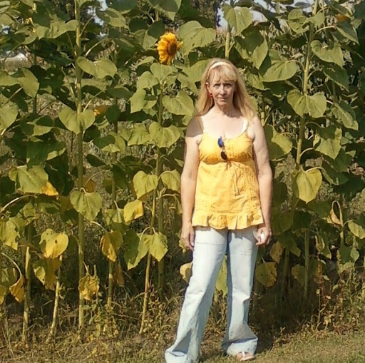 Suzanne Carr Photo 24