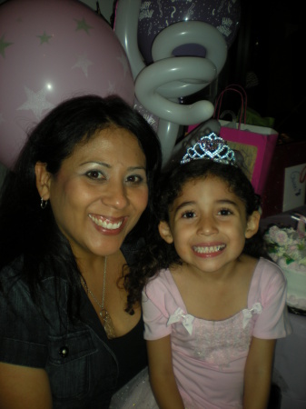 Perla Ramirez Photo 30