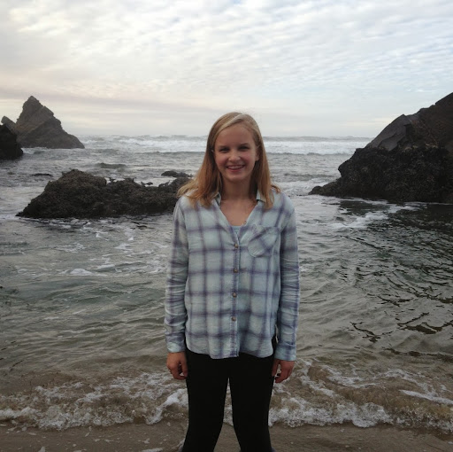 Emmy Hunt Photo 3