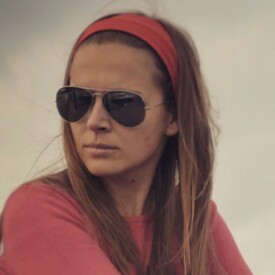 Julia Bond Photo 21