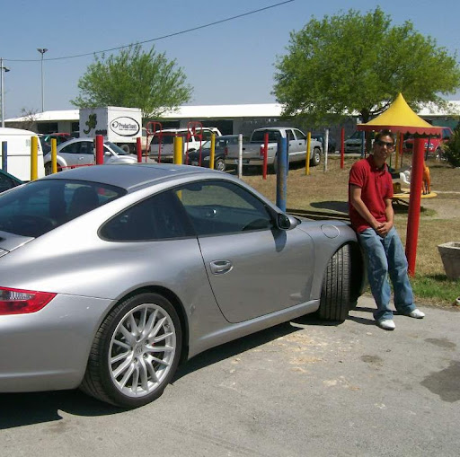 Erik Gomez Photo 32