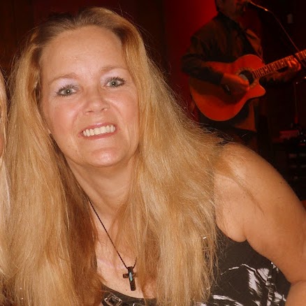 Linda Brookes Photo 33