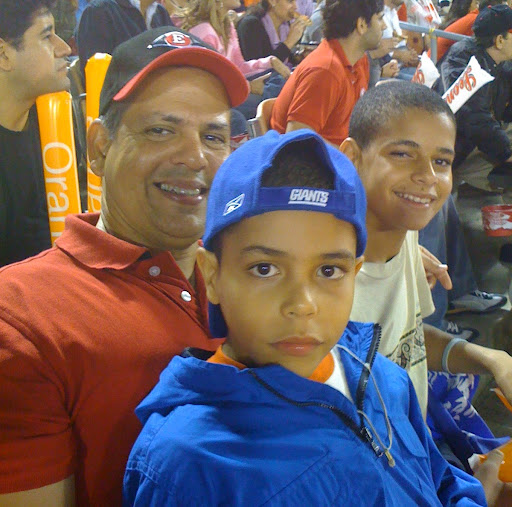 Robert Guerrero Photo 8