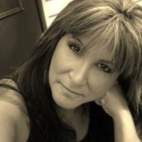 Lora Price Photo 14