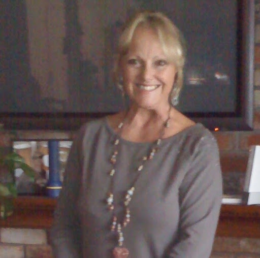 Linda Welch Photo 26