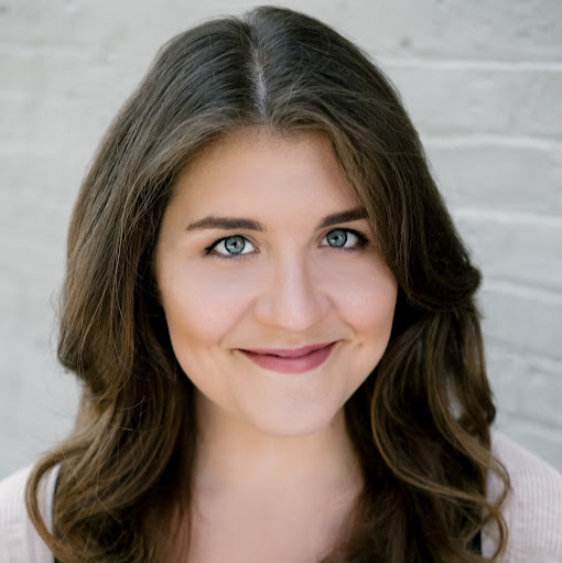 Anna Cline Photo 32