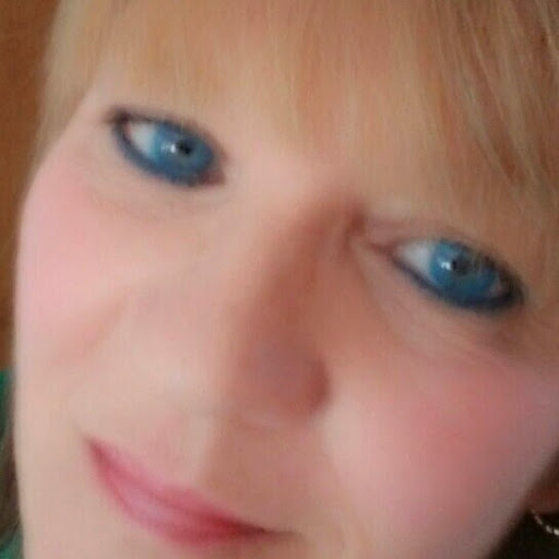 Caroline Knight Photo 38