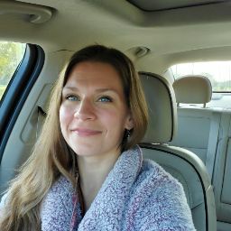 Carolyn Lawrence Photo 21