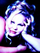 Christina Stewart Photo 16