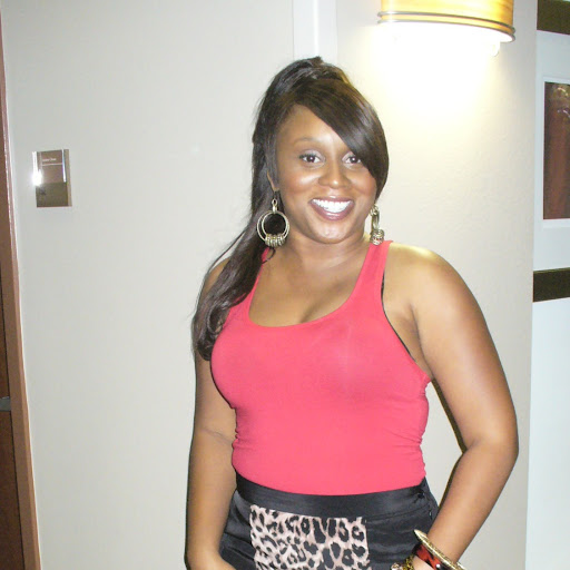 Nicki Holmes Photo 4