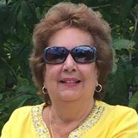 Arlene Holiday Photo 5