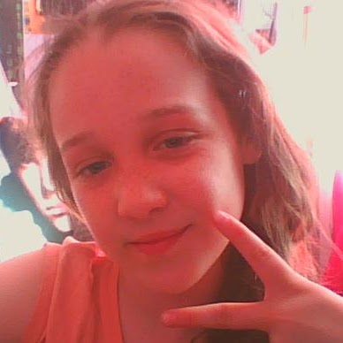 Emily Jeffries Photo 34
