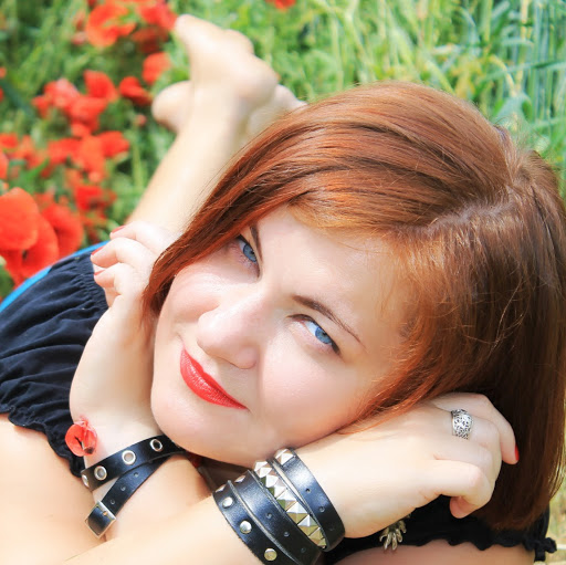 Julia Bourne Photo 24