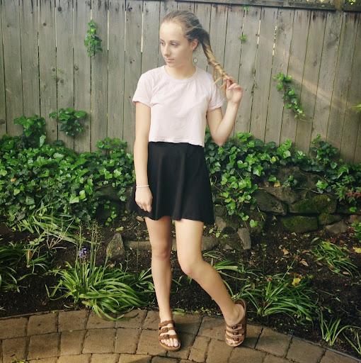 Clara Collins Photo 32