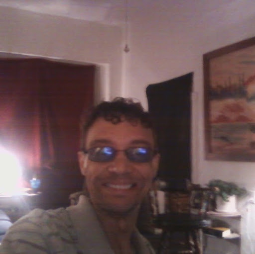 Derrick Small Photo 10