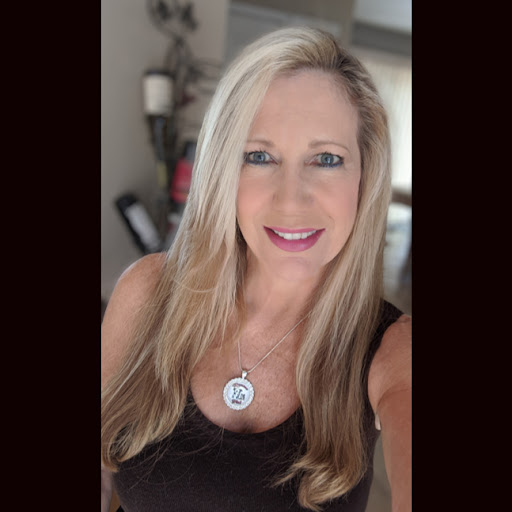 Elizabeth Olson Photo 36