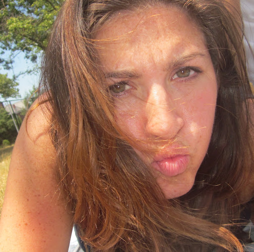 Danielle Aaron Photo 30