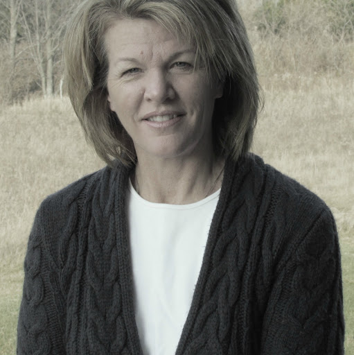Catherine Peters Photo 16