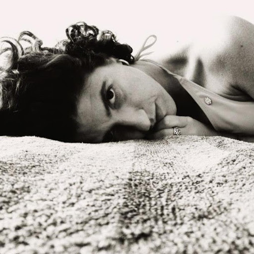 Julie Alvarez Photo 19