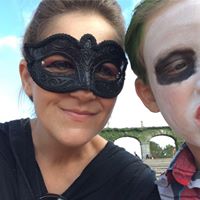 Sarah Thacker Photo 36