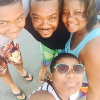 Yolanda Roberts Photo 17
